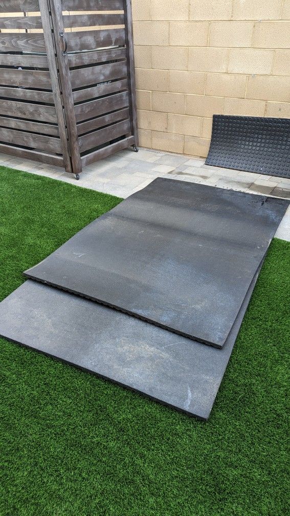 4 ft. x 6 ft. Thick Rubber Stall Mat From Tractor Supply.