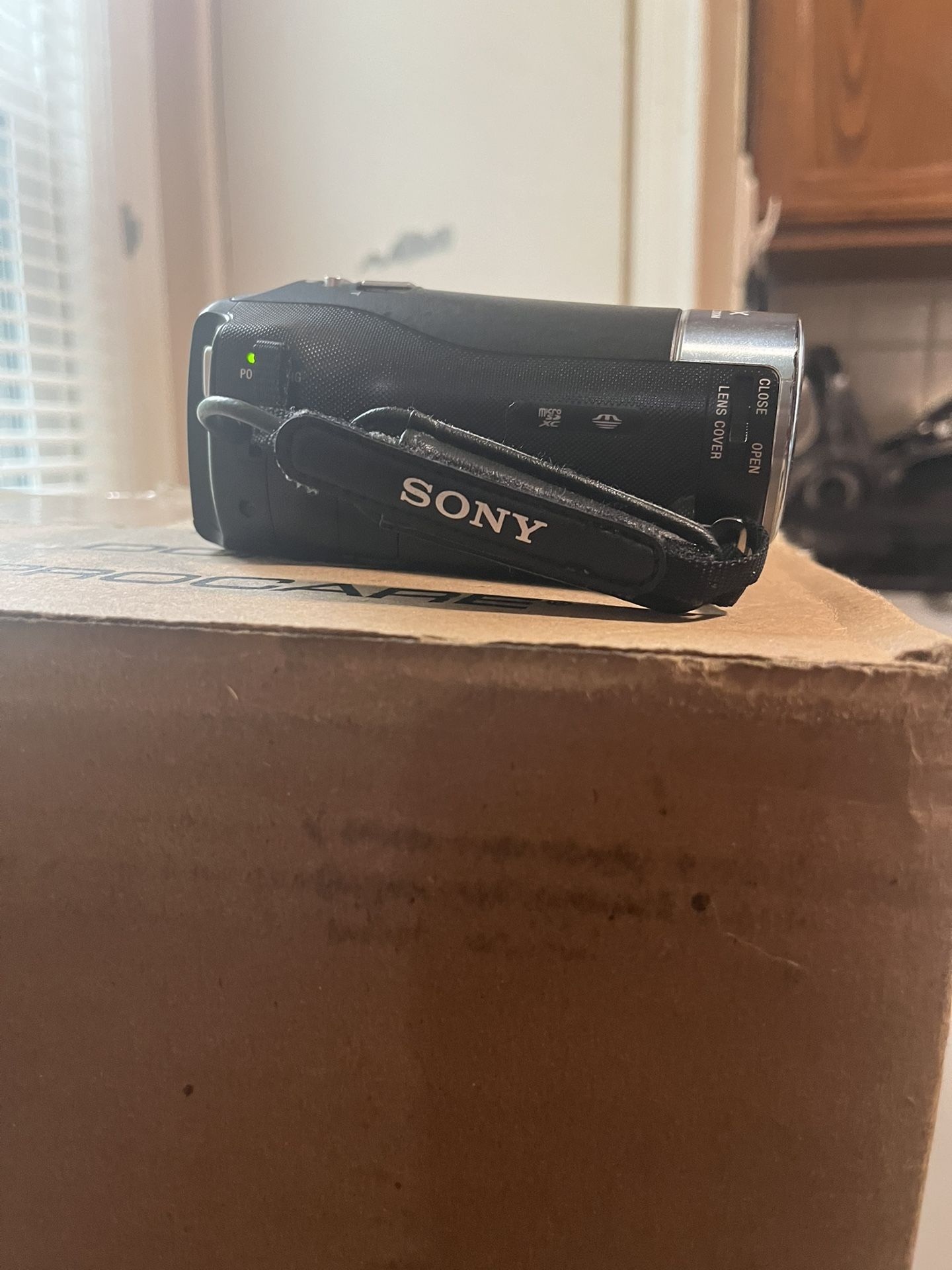 Sony HDR-CX405 Camcorder (BUNDLE)