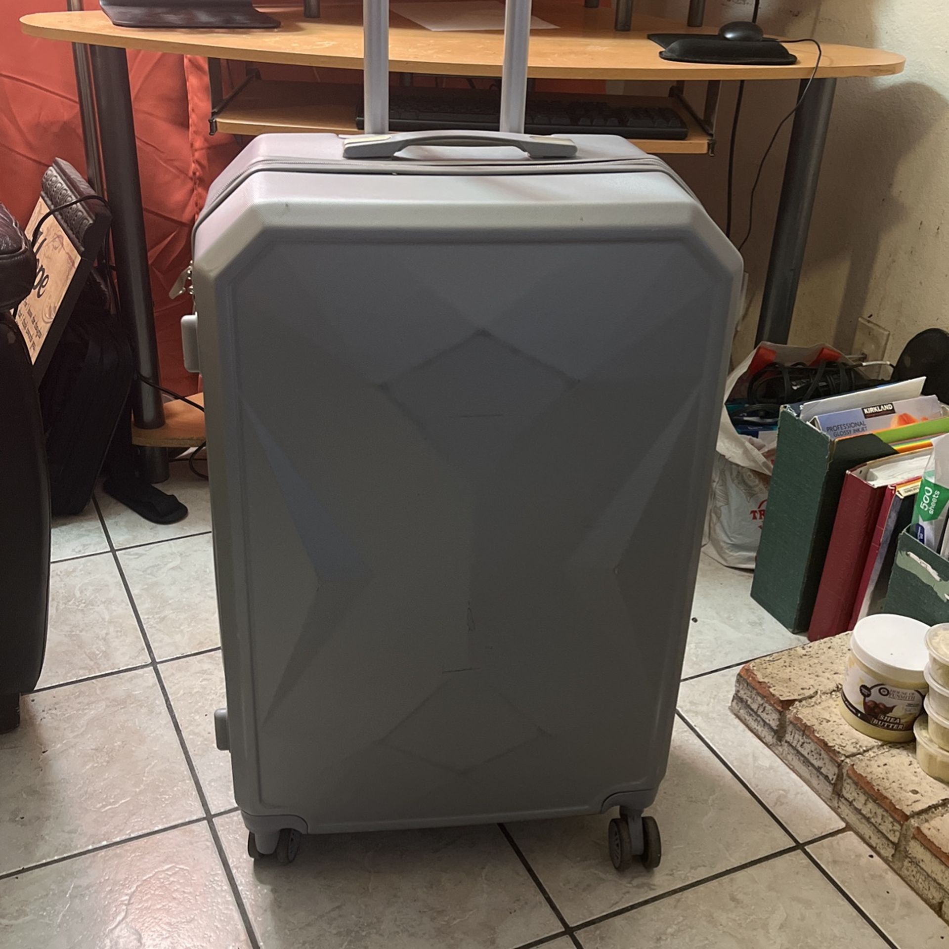 28 Inches Check In Travelers Luggage 