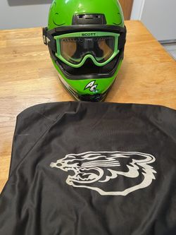 Arctic Cat Snowmobile Helmet w/ Bag