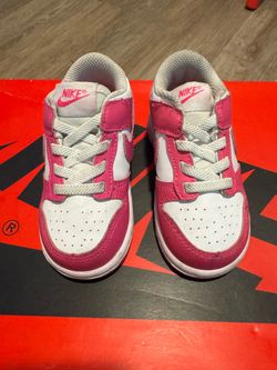 Nike Toddler Sneakers Pink and White (USED)