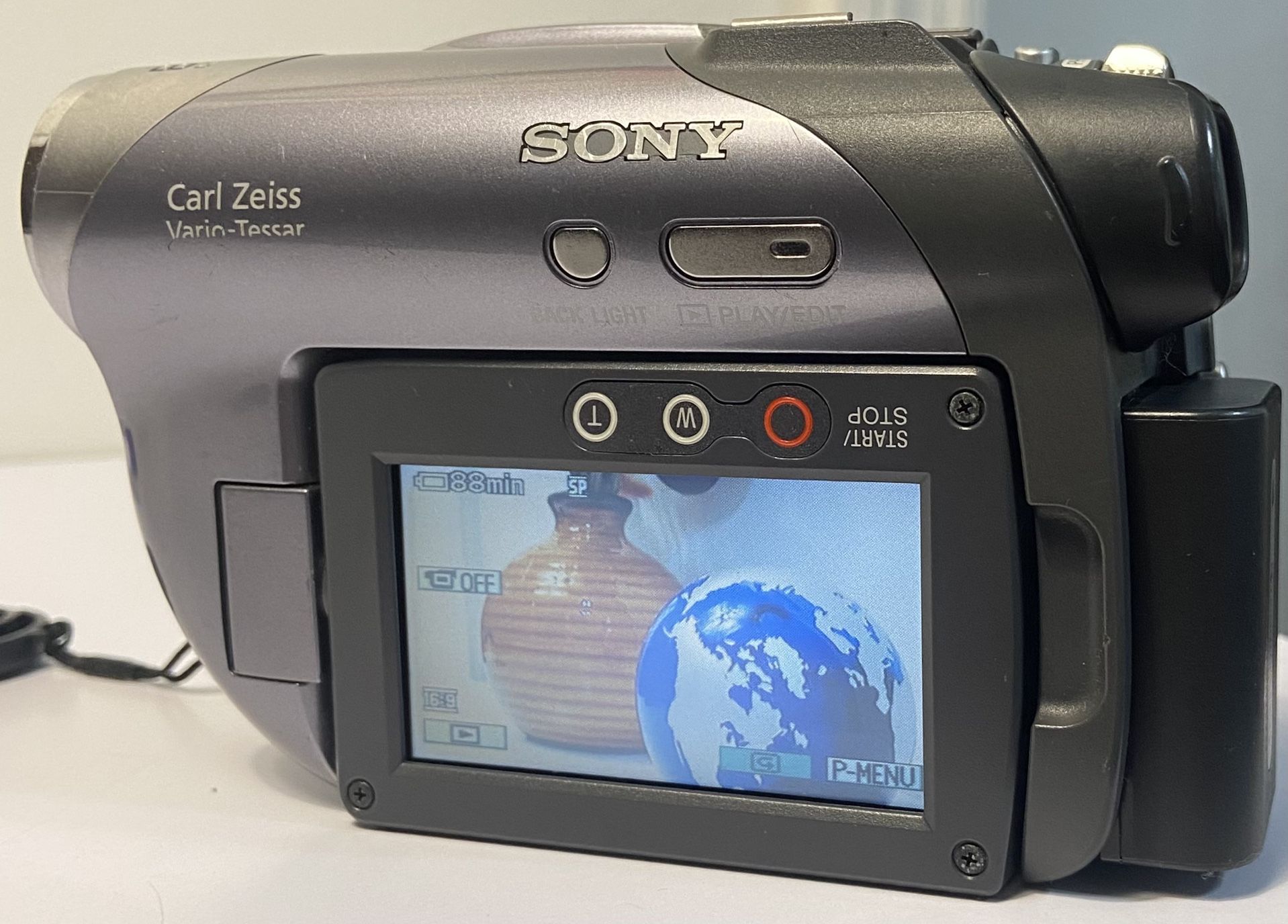 Sony Handycam DCR-DVD305, 12x Optical Zoom,LCD (#954)