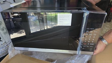 fridgidare microwave oven - NEED GONE