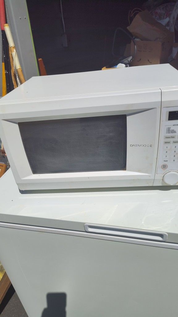 Microwave And Deep Freezer 