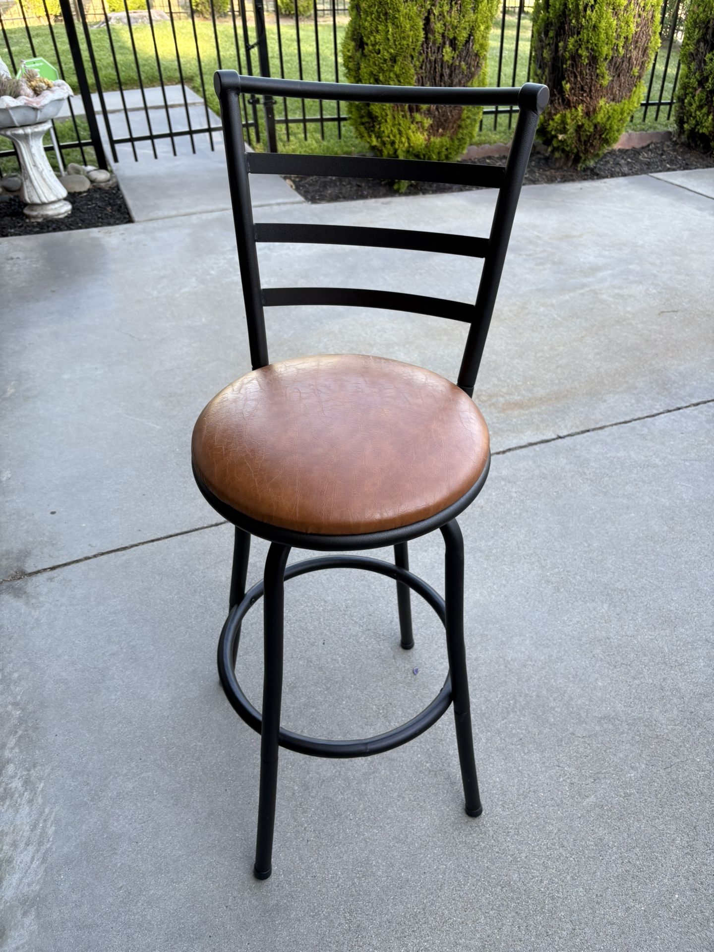 Barstool Height Swivel Chair In Excellent Condition Only $10!!!