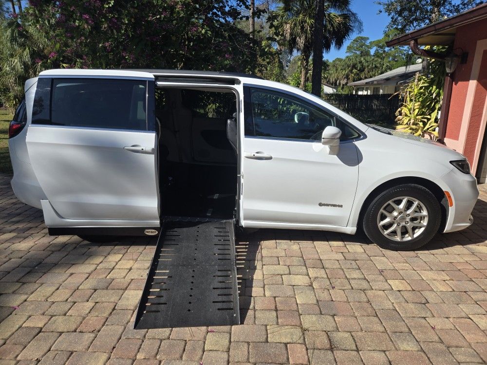 2022 Chrysler Pacifica