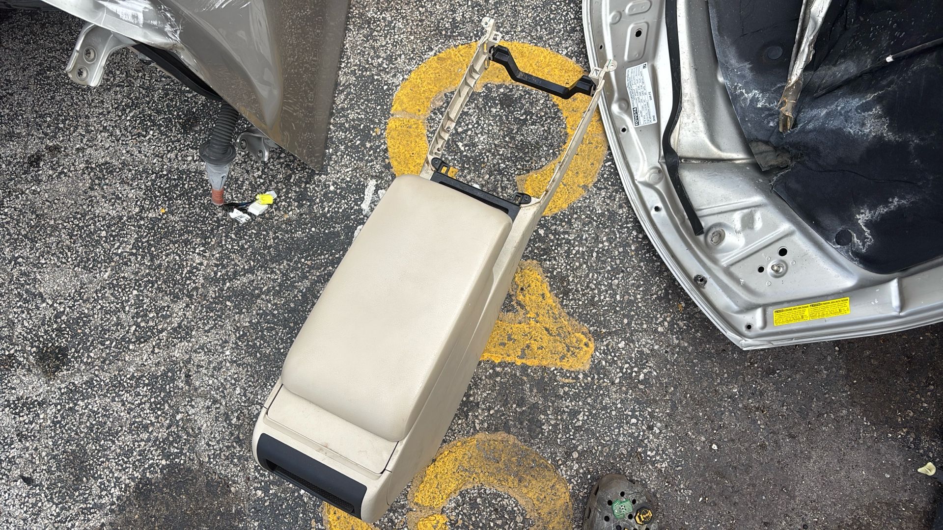  Toyota Camry Car Center Console – Beige Interior