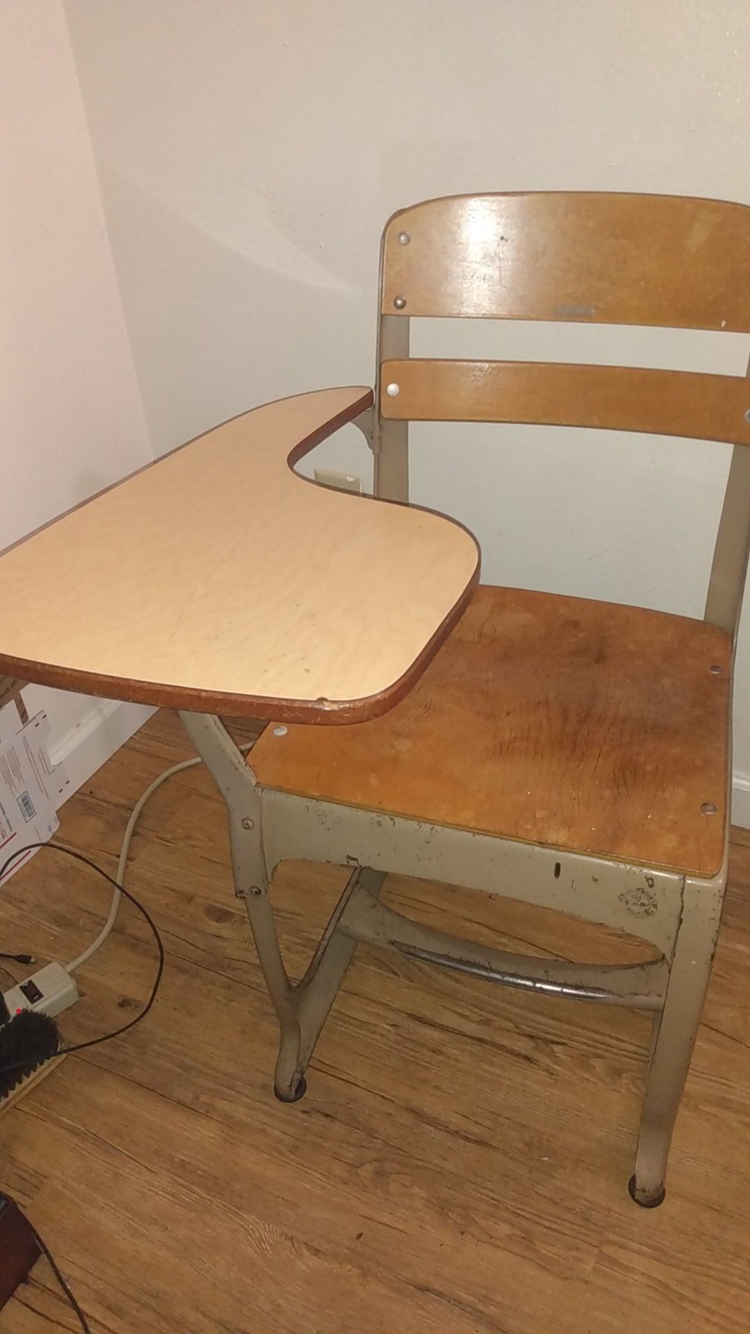 American seating company envoy desk