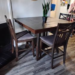 Table wisth 3 chairs