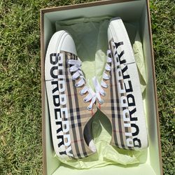 SIZE 9 BURBERRY