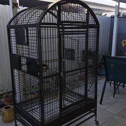 Jaula Negra De Hierro Fuerte Para Aves Grandes En Buenas Condiciones