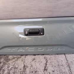 Toyota Tacoma Tail Gate