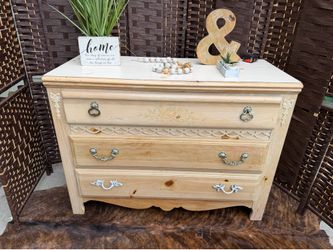 Dresser 3 drawers