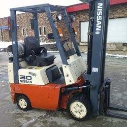 Nissan 3000 LB. Capacity Forklift 