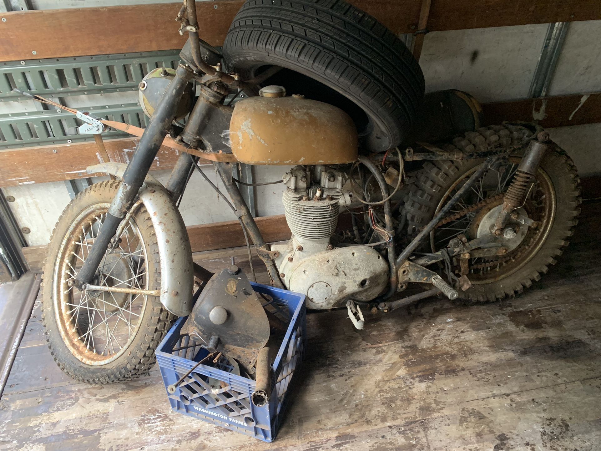  Motorcycle BSA Victor 441 