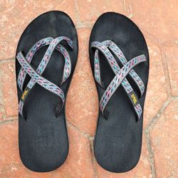 
Teva Women's Olowahu Flip-Flop 8