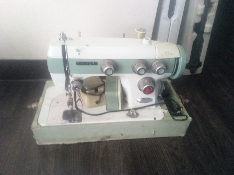 Heavy Duty Sewing Machine