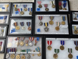 Rare unique lot collection of US Military medals obscure commendations with display cases included