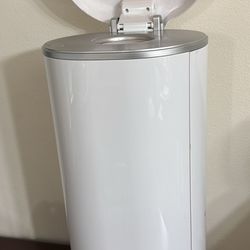 Munchkip Pail Diaper 