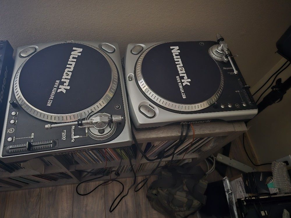 Numark TT200