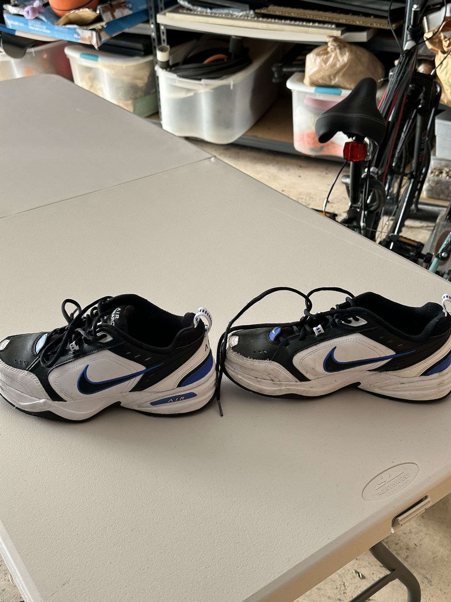 NIKE BLUE BLACK AND WHITE