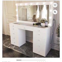 White Makeup Vanity with Hollywood Light
