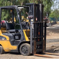 2005 Caterpillar Forklift 5000lbs