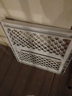 Plastic safty gate pickup only cash