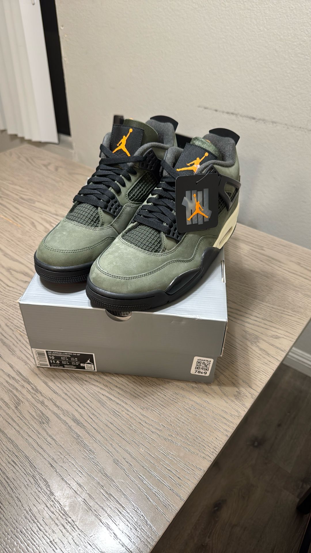 DS Nike Air Jordan 4 Undefeated Men’s Size 10