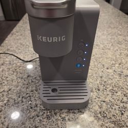 Keurig K-Essentials Service Plus (Gray)