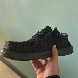 HEYDUDES all black/size 9