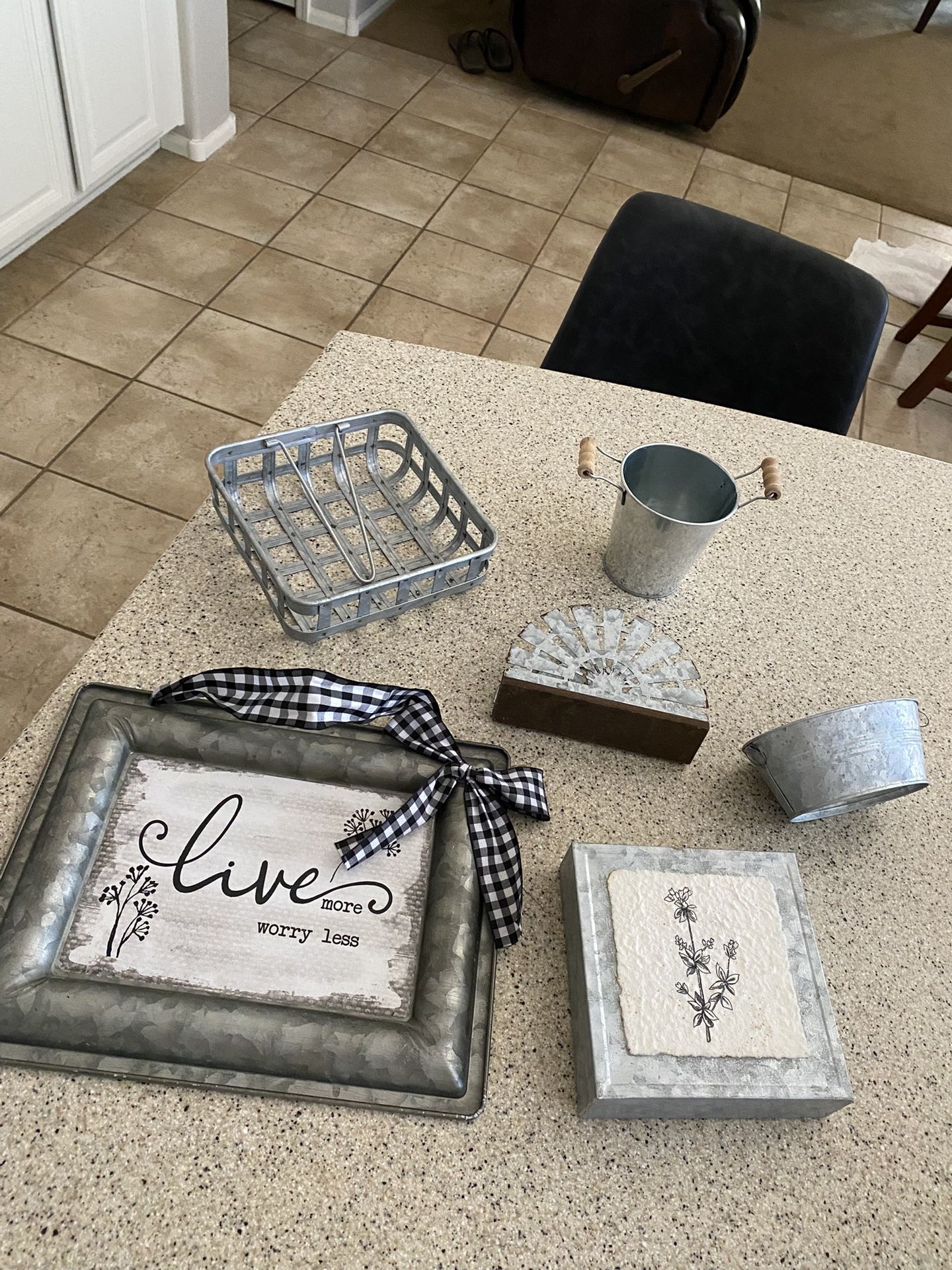 Super cute farmhouse decor
