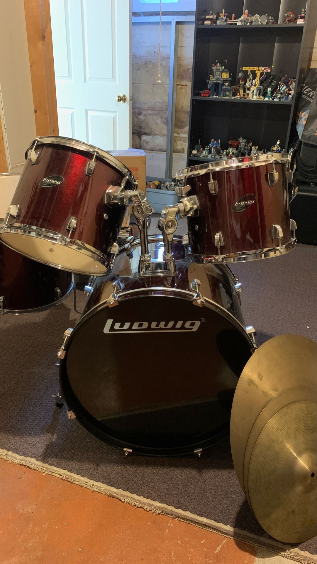 Ludwig Drum set 4 piece / Zildjian Cymbal Pack