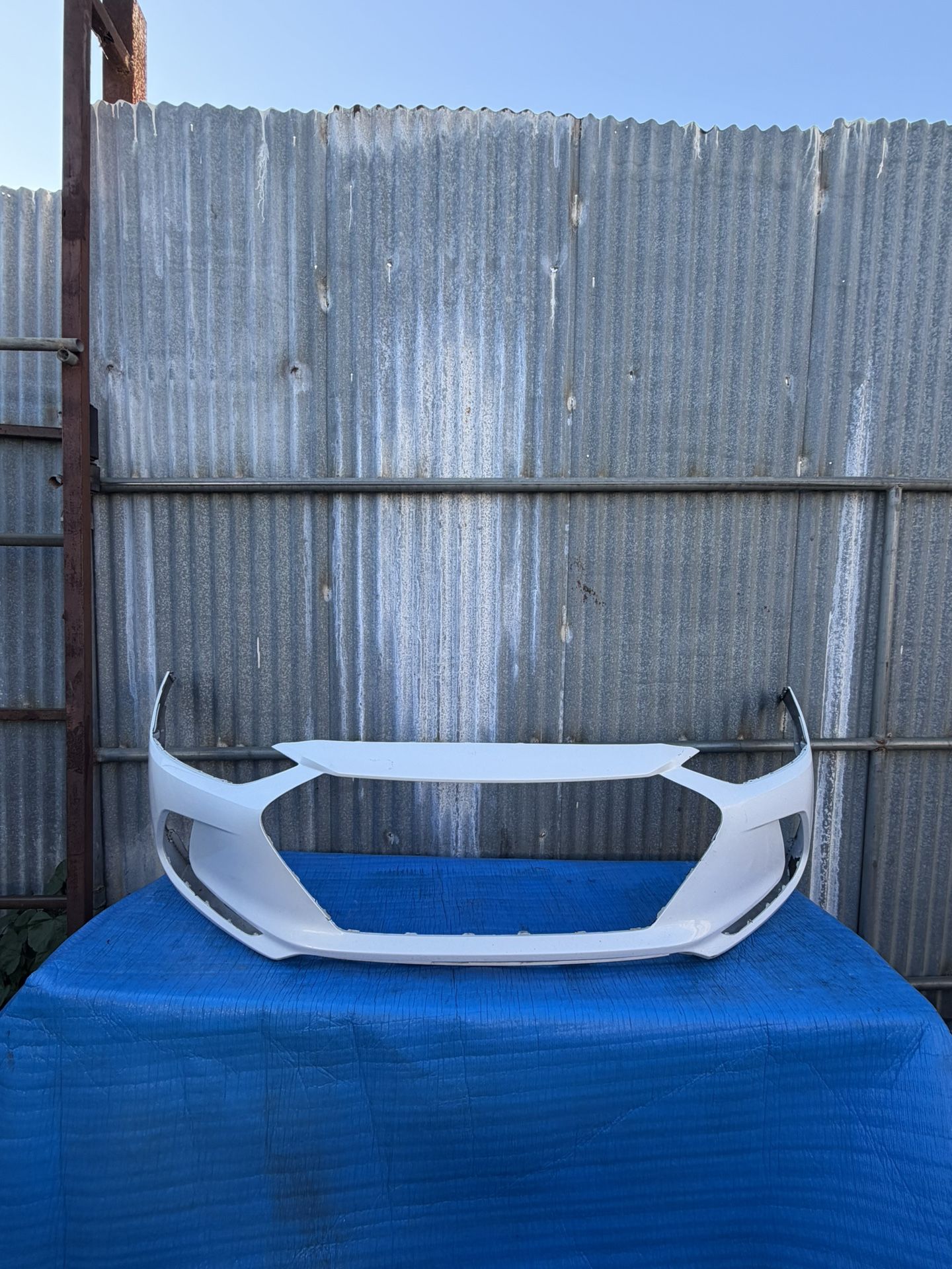 2017 2018 Hyundai Elantra Front Bumper White OEM (ORIGINAL)