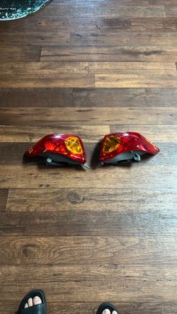 2009-2010 Toyota Corolla Outer Quarter Panel Mounted Tail Light Pair LH and RH