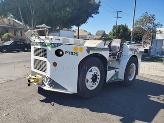 1986 United Tractor SM-200 Tug Tractor