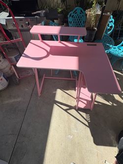 pink desk