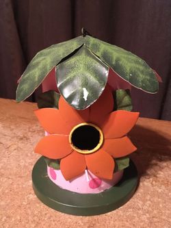 Aluminum polka dot leaf top hanging birdhouse