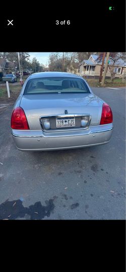 2004 Lincoln Town Car