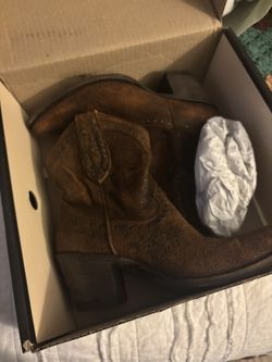 miranda lambert bootie heels rust colored