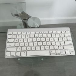 Apple Magic Keyboard 1