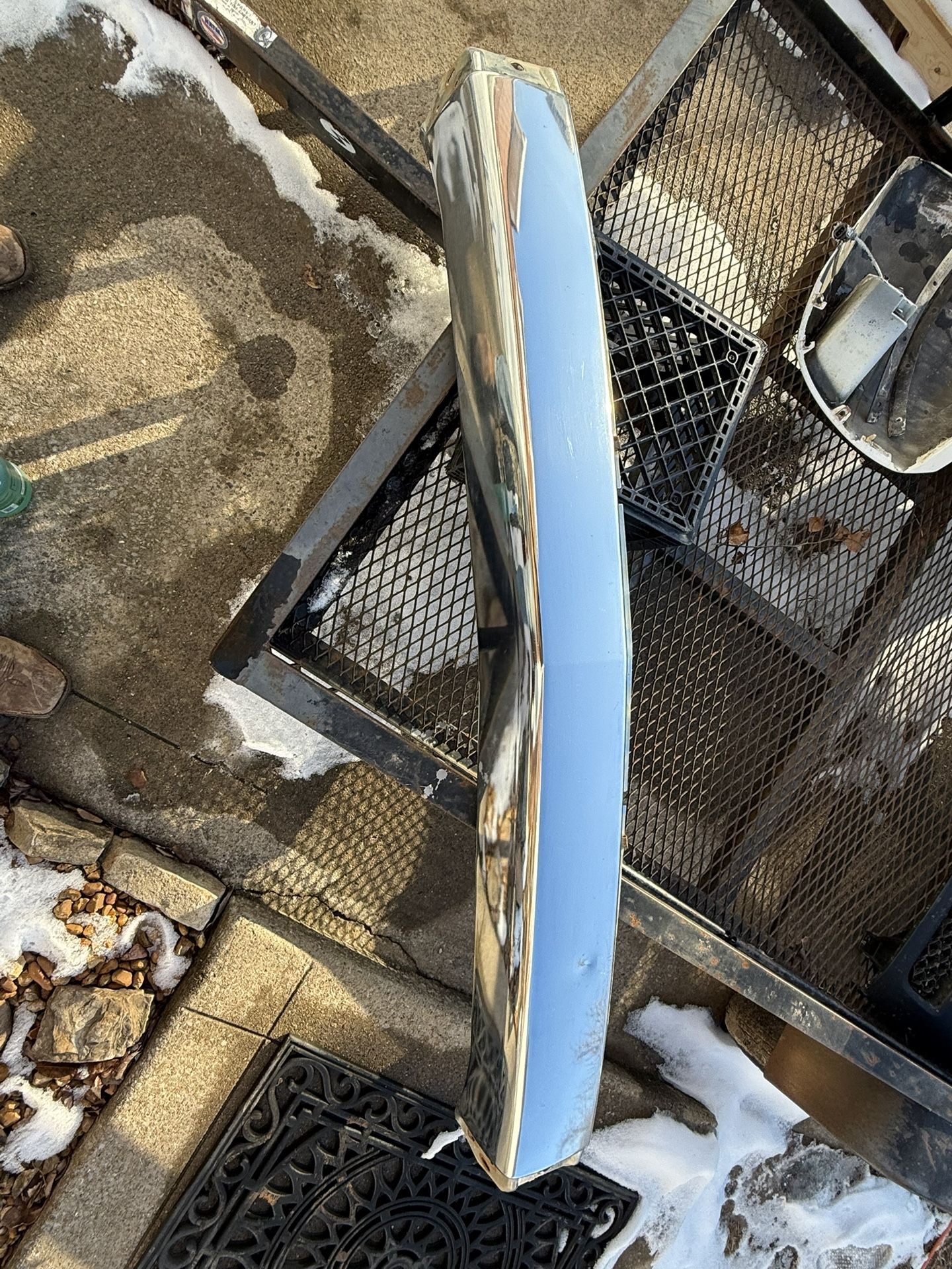 Chrome Middle Bumper Piece
