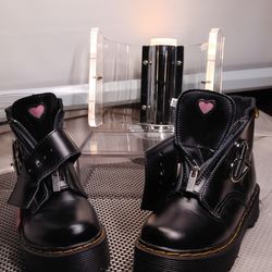 Dr Martens  girls Size 5-6 boots