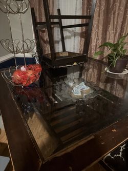 Kitchen table 2 chairs
