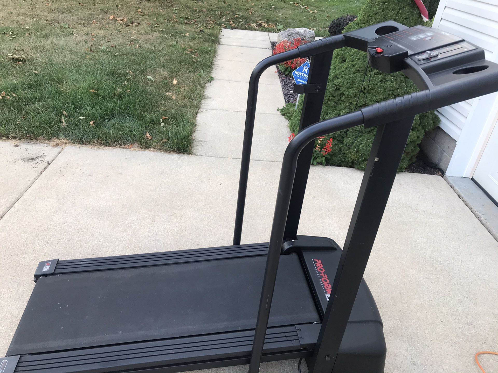 Proform j4 performance treadmill hotsell