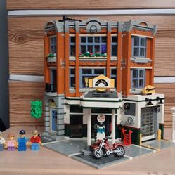 Lego Corner Garage 