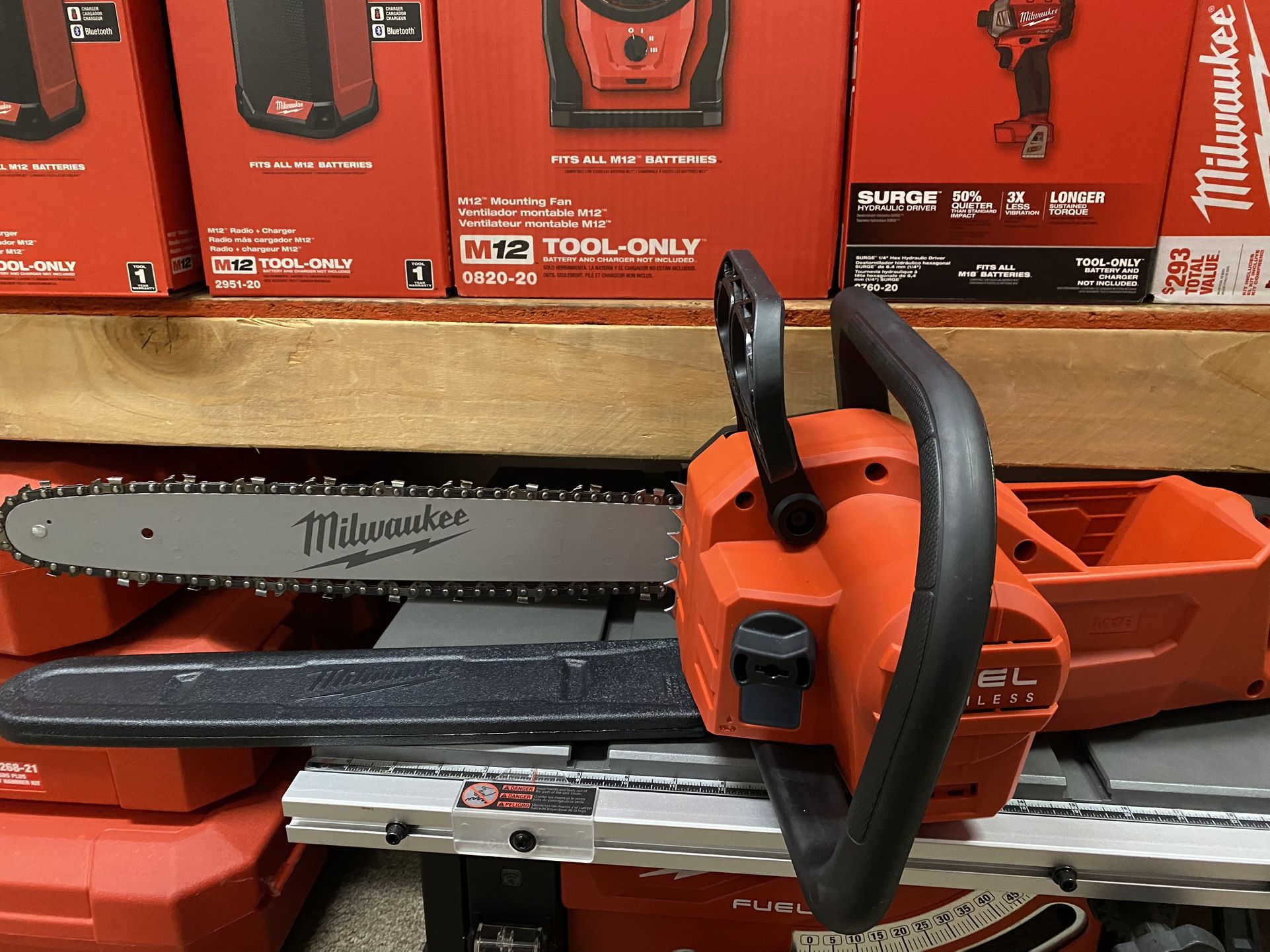 Milwaukee M18 FUEL 16 in. 18V Lithium-Ion Brushless Battery Chainsaw (Tool-Only)