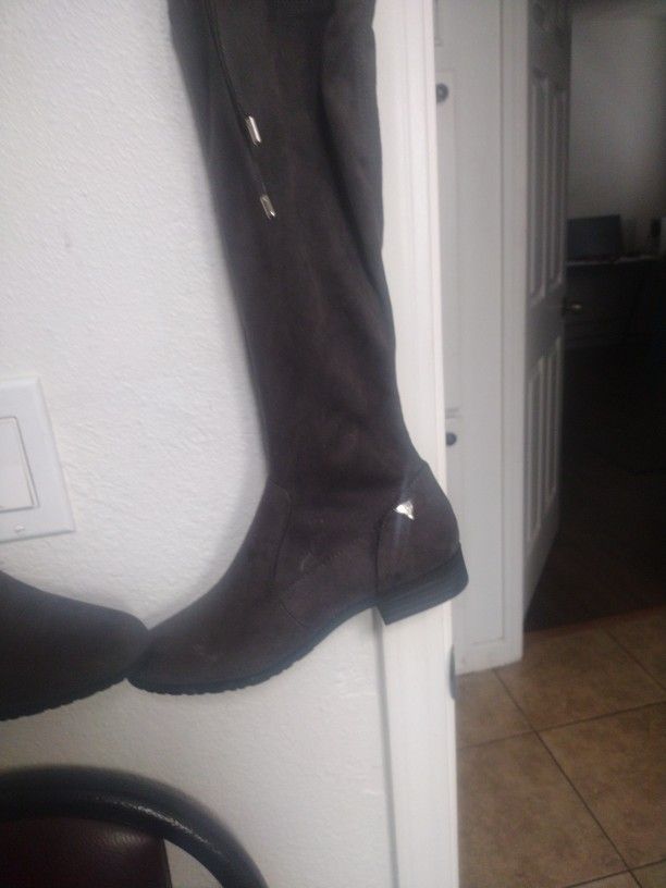 Size 7 In Women Guess Boots They Are Like Over The Knee Really Cute Gray Suede