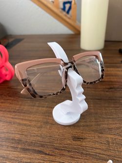 Eyeglass holder