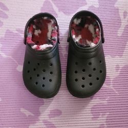 Kids Camo Fleece Crocs Sz C13